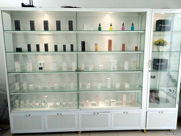 Tủ kính trưng bày sản phẩm